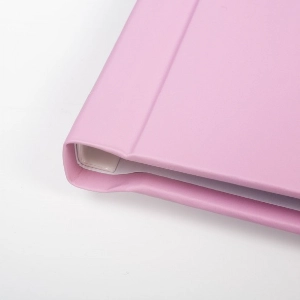 detail hřbetu pro růžové bakalářky